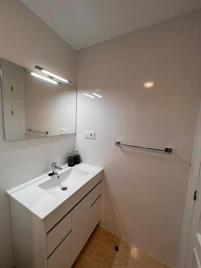 Torremolinos Centro - Beautiful , Newly Renovated 2 Bedroom Apartment Exterior foto